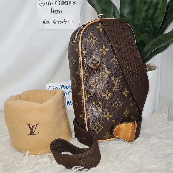 Authentic Louis Vuitton Gange Bumbag Monogram Canvas - Picture 4 of 16